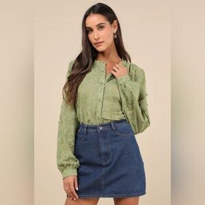 *NWT* Lulu's Green Embroidered Blouse